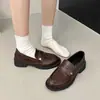 Mocassins retrô marrons estilo francês para mulheres, nova coleção outono/inverno 2026, sapatos slip-on estilo britânico com salto grosso, adequados para JK (Garota escolar japonesa) estilo