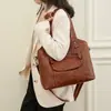 Bolso tote de piel suave con múltiples bolsillos transfronterizo, nuevo estilo 2026, bolso de hombro de gran capacidad, bolso cruzado, diseño simple y elegante, bolso para mujer
