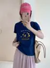 Top Casual Versátil de Algodón con Textura de Copo de Nieve para Mujer, Manga Corta, Manga Enrollable, Ropa para Mujer Shisanxing al por Mayor en Stock