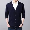 Suéter cardigan masculino para outono e inverno, cor sólida, gola V abotoada, atacado de fabricante de comércio exterior, jaqueta suéter masculina, 510 gramas