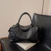 Bolso retro de alta gama de gran capacidad para mujer, nuevo bolso Boston portátil de un solo hombro para otoño e invierno de 2024.