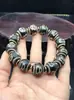 Venta al por mayor del fabricante Pulsera de cuentas Dzi de Xizang 16 mm Negra y Blanca Dzi Weathered B