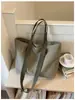 Bolsa Tote de Tecido Marrom Quente com uma Vibe Casual, Perfeita para a Atmosfera Relaxada das Meninas, Versátil para Aulas Diárias e Passeios, Bolsa Transversal