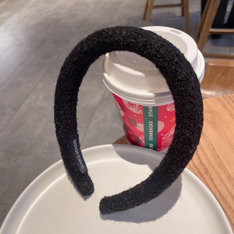 黑色