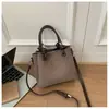 Bolsa tote de luxo leve, retrô, color block, pequena bolsa de mão para mulheres, nova coleção 2026, moda de nicho, bolsa de ombro versátil, bolsa transversal da moda