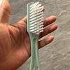 Escova Pequena de Plástico Simples, Escova de Lavanderia Descontaminante, Escova para Limpeza de Sapatos, Escova de Cerdas Macias com Cabo Longo para Pendurar Roupas, Escova para Sapatos