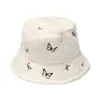 Sombrero de cuenca nuevo transfronterizo para mujer otoño e invierno europeo y americano casual sombrero cálido bordado de mariposa de lana de cordero sombrero de pescador comercio exterior para mujer