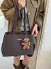 Bolsa de Tote Bordada en Inglés Lemon Corner Grid para Estudiantes Universitarios, Fresca y Relajante, Versátil para el Trayecto al Trabajo, Clases y Salidas, Bolso Cruzado