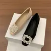 Sapatos femininos rasos estilo francês com salto grosso e fivela quadrada de strass, novo modelo outono 2026, adequados para combinar com saias, elegantes sapatos de noite