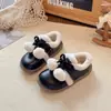Sapatos de Algodão Forrados com Fleece para Meninas Estilo Novo de Inverno Solado Macio Antiderrapante Sapatos de Pelo Quentes para Crianças Moccasins Estilo Doce