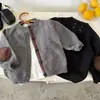 Cardigã de Tricô Infantil 2026 Primavera e Outono Novo Jaqueta de Botão Único com Gola Redonda Color Block Suéter Versátil para Crianças Pequenas Tendência