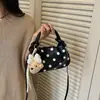 Diseño de nicho transfronterizo 2026 verano nuevo estilo moda de mujer moderna bolso de mano de lunares bolso versátil elegante de un solo hombro cruzado