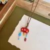 Colar Trançado Colorido Vermelho Maçã Dopamina para Mulheres Estilo Longo Toque de Luxo Acessório de Corrente para Pendurar no Pescoço Corrente para Clavícula