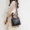 Comercio Exterior Bolsos de Mujer Nuevos Bolsos de Mujer Bolsos de Mano de Piel de Vaca Bolsos Cubo Bolsos de Hombro Cruzados Retro Europeos y Americanos Venta al por Mayor