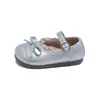 Zapatos Pequeños de Piel para Niñas 2026 Primavera/Otoño Nuevo Estilo Versión Coreana Zapatos de Princesa con Lazo Versátiles Suela Suave Zapatos Casuales Individuales Mocasines