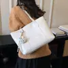 Bolsa tote de alta qualidade transfronteiriça, grande capacidade, novo modelo feminino 2026, bolsa de ombro casual simples para compras e deslocamento, bolsa de ombro