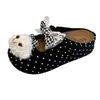 Nuevas pantuflas cerradas de estilo caricatura para mujer, sandalias cerradas de lunares lindas y a la moda, zapatos de diseño otoño 2026