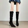 Botas largas de tacón de aguja con punta afilada de moda para adelgazar, nuevo estilo con hebilla de cinturón y botas largas plisadas de tacón alto
