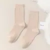 Meias de Veludo de Visão Outono e Inverno Femininas Coreanas Cor Sólida Fio Pontilhado Meia de Cano Médio Plush Espessado Meias de Chão Empilhadas Grossas