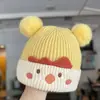 Gorro de punto para otoño e invierno con pompón lindo y protección para las orejas para bebés y niños pequeños, niños y niñas, engrosado y cálido, diseño de oso de dibujos animados