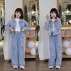 Conjunto de Dos Piezas para Niñas Otoño Nuevo Moderno Fresco de Moda Chaqueta de Mezclilla con Agujeros y Pantalones Cargo Estilo Coreano