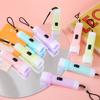 Linterna mini de plástico LED linterna pequeña color pequeña luz de mano iluminación luminosa puesto de juguetes para niños