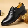 Zapatos de cuero para hombre, nuevos para primavera y otoño, zapatos formales de cuero genuino transpirables con cordones, estilo coreano, modernos y versátiles.