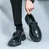 Zapatos de Cuero con Hebilla Estilo Nuevo Primavera y Otoño 2025 Zapatos de Trabajo Británicos Talla Grande Zapatos para Dedos Grandes de Hombre Suela Gruesa Zapatos de Cuero que Aumentan la Altura