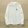 Camisa Blanca Bordada Estilo Artístico Cuello Cuadrado Hilo de Algodón Estilo Japonés Manga Larga Holgada Versátil Estilo Pequeño Fresco Camisa de Estudiante para Mujer