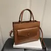 Bolso de Mano de Alta Gama Transfronterizo para Mujer 2026 Nuevo Estilo Bolso para Mamá Texturizado Bolso Cruzado de Moda y Elegante Bolso de Hombro Grande