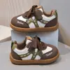 Sapatos para Meninas 2026 Primavera e Outono Novos Tênis Esportivos Infantis Tênis Casuais Antiderrapantes para Bebês Sola Macia Sapatos Leves