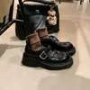 Mocassins de peça única super macios laváveis de couro bovino, estilo da Mãe Uva, com fivela de couro, sola grossa, aumento de altura para mulheres