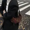 Bolsas de gamuza vintage de nicho para otoño e invierno para mujer, nuevo bolso cruzado versátil 2025, bolso de hombro, bolso de axila, bolso de cuerno