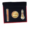 Set Creativo de Tres Piezas: Tazón Dorado, Palillos y Cuchara - Adorno Creativo para Eventos Bancarios y de Seguros, Regalo Práctico con Pan de Oro