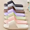 Nuevos modelos de primavera 2026 para hombre, pantuflas tipo slip-on para exteriores con sensación cómoda, sandalias de EVA antideslizantes para baño y uso en casa para mujer, para interiores