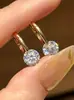 Ear Cuff de Zircônia de Luxo Leve de Alta Qualidade para Mulheres Design Minimalista de Temperamento Nicho Versátil Sensação Suspensa Brilhante Brincos Falsos de Moissanita