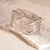 Pulsera con Patrón Hueco de Hoja de Apertura Europea y Americana, Lujo Ligero, Sentido de Alta Gama, Pulsera Exquisita, Brazalete de Brazo, Pulsera con Sentido de Diseño de Moda