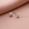 Aretes Rojos de Plata Esterlina 925 para Mujer Aretes de Diseño Nicho Modernos Nuevos 2025 Aretes de Cartílago de Alta Gama