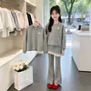 Conjunto de Saia-Calça Estilo Coreano para Meninas Primavera e Outono Crianças Estilosas Calças Flare para Meninas Crianças Médias e Grandes Roupa de Outono Conjunto de Duas Peças com Moletom