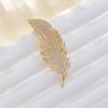 Broche de penas clássico nobre elegante broche de luxo atmosférico dourado zircão pin vestido de terno Corsage