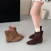 Botas Curtas Femininas com Aumento de Altura de 5cm para Mulheres Baixas, Novo Estilo Outono/Inverno 2026, Bico Fino Camurça Plissada Vintage Botas Western