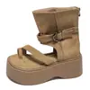 Sandalias de plataforma gruesa estilo retro color café para mujer, nuevas y versátiles para el verano 2026, que aumentan la altura, con suela suave, para exteriores