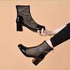 Sandálias estilo europeu e americano femininas 2025 primavera e verão preto salto grosso salto alto sapatos da moda nicho personalidade corrente oca sapatos romanos