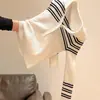 Venta al por mayor transfronteriza de punto de hilo de núcleo para otoño e invierno, con rayas blancas y negras, cuello polo, manga larga para mujer, tops cálidos ajustados