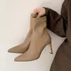 Botas de mujer súper populares con un tacto suave y sofisticado, punta fina, tacón alto, botines elásticos, botines cortos ajustados de cuero suave para mujer, otoño e invierno con forro polar añadido