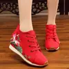 Tênis de Lona Novos de Pequim Antigo Primavera 2020 Tênis com Aumento Interno de Altura Estilo Étnico Sapatos de Salto