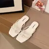Pantuflas de Exterior para Mujer 2026 Verano Nuevo Estilo Punta Cuadrada Tira Fina Planas Tacón Bajo Estilo Francés Chanclas Abiertas