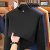 Nueva camiseta interior de manga larga con cuello alto medio de forro polar de doble cara para otoño e invierno, versátil, a la moda, engrosada y cálida para hombre