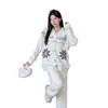 Pijama de medio forro polar para otoño e invierno para mujer, engrosado y cálido, con un elegante diseño de cárdigan, que ofrece una sensación lujosa y puede usarse como ropa exterior, lo que los convierte en ropa de estar cómoda y suave.