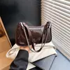 Bolso pequeño transfronterizo estilo retro para mujer, nuevo bolso casual de color liso para otoño 2026, moderno bolso de hombro y cruzado